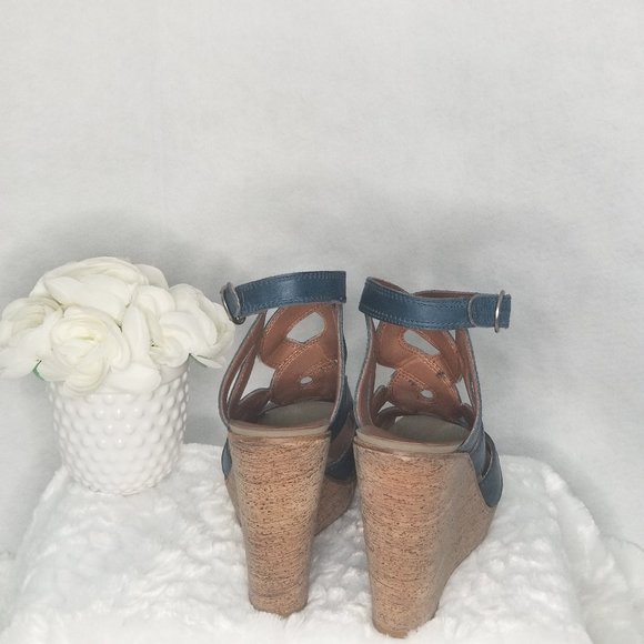 Lucky Brand Penrose Platform Sandal - Picture 2 of 6